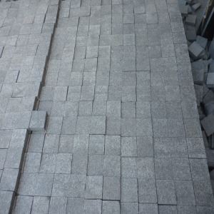 G684 Sorte granitfliser