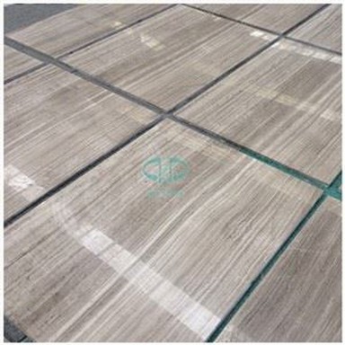 Grå marmorfliser i træ